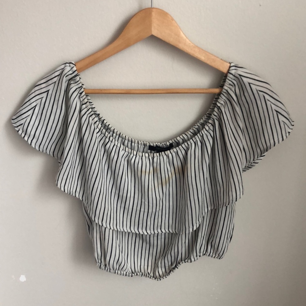 Off the Shoulder Ruffle Crop Top